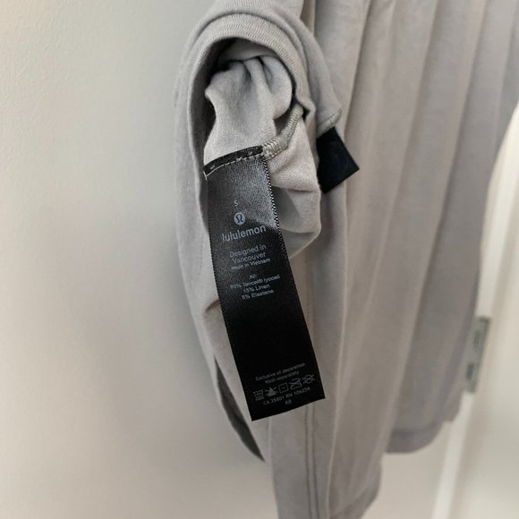 Lululemon Lab: Grey Tee sz: s - Picture 4 of 4